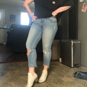 Levi’s Cropped Jeans